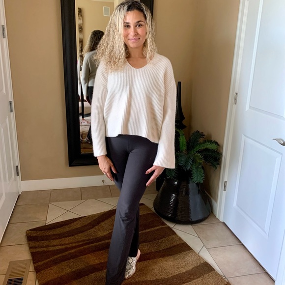 LN 360 CASHMERE V-NECK SWEATER. DESIGNED FOR RELAXED FIT. LONG RIBBED SLEEVES. - Picture 5 of 6